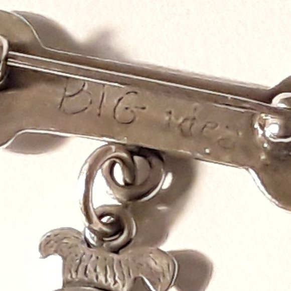 BIG IDEA Silver Dog and Bone Pin - Picture 4 of 4